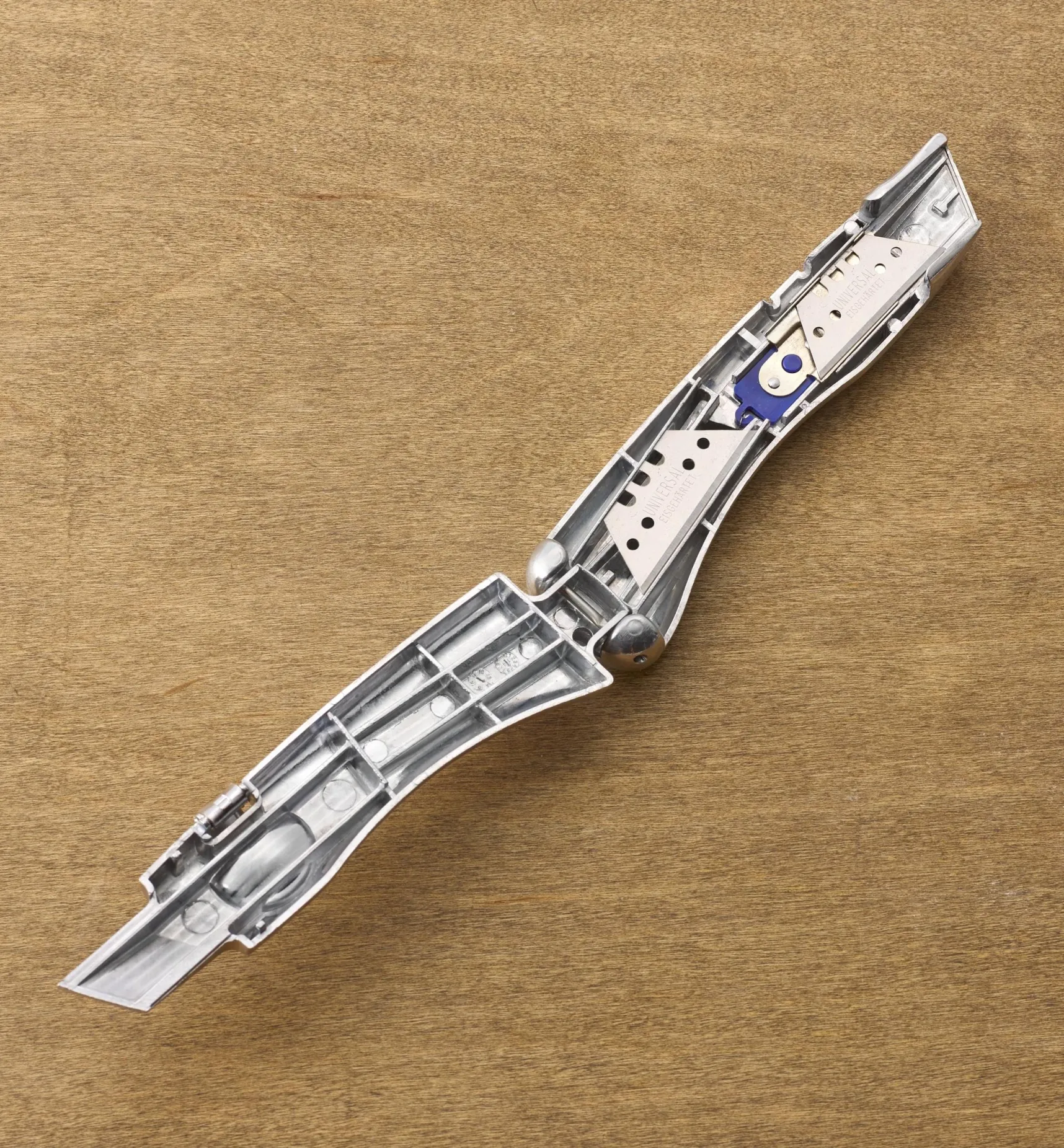 Delphin 2013 Retractable Knife With Holster Knives