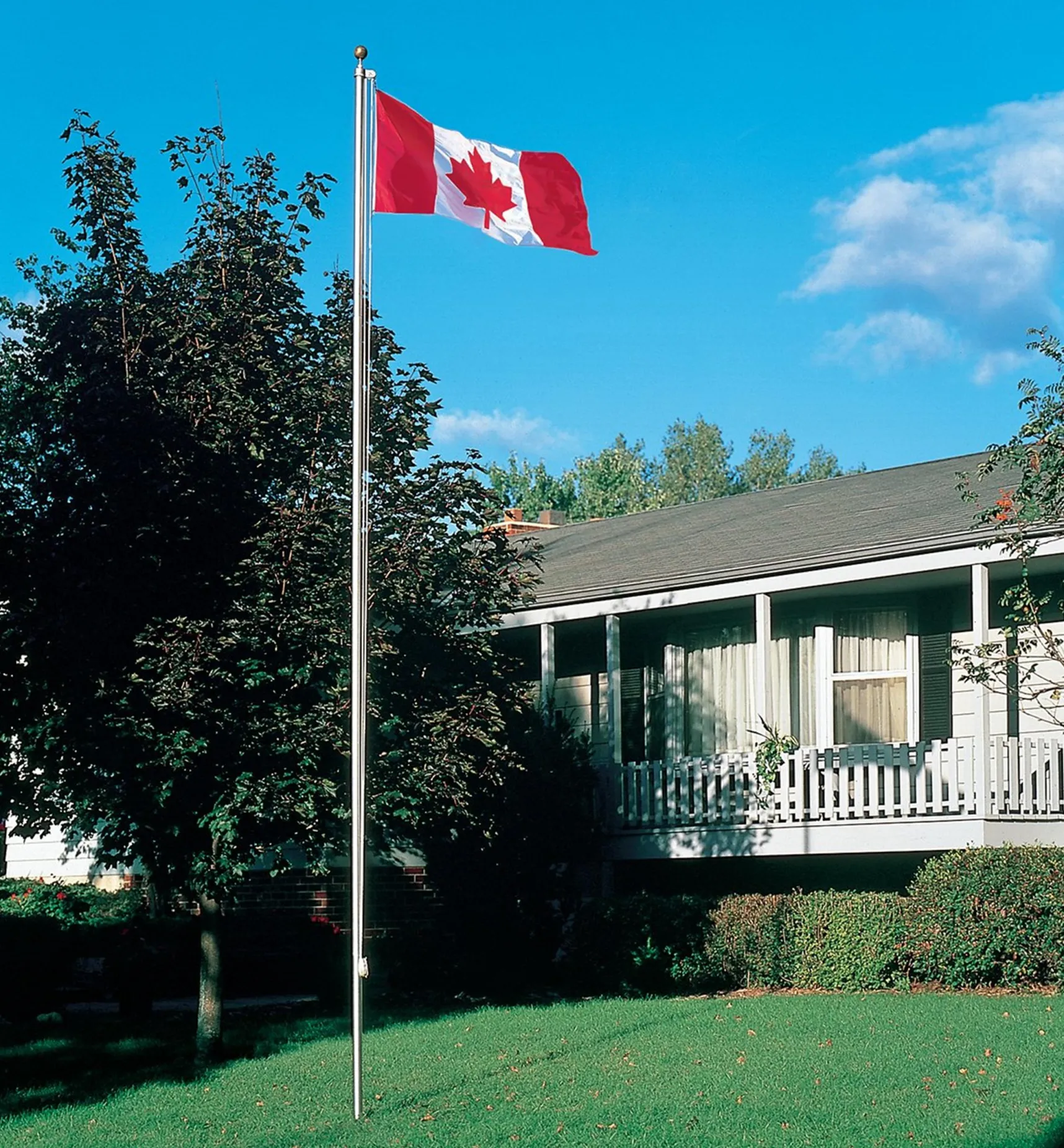 New Deluxe Canadian Flag Outdoor Living
