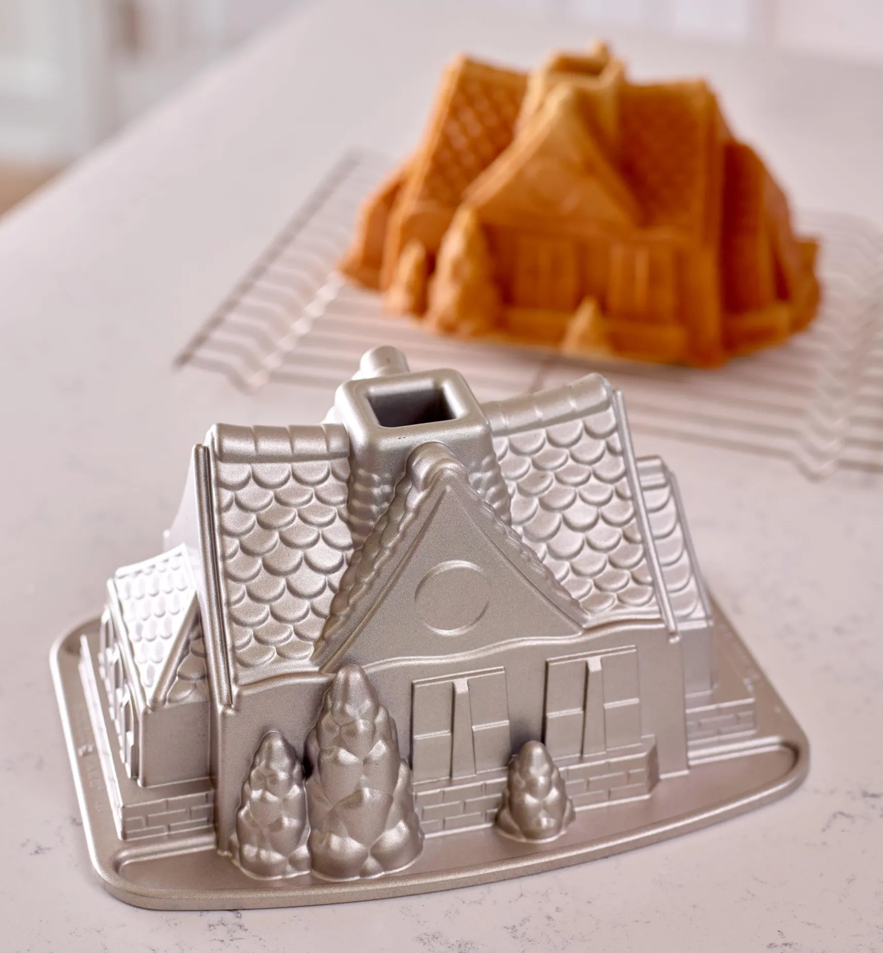 Gingerbread House Bundt Pan Bakeware