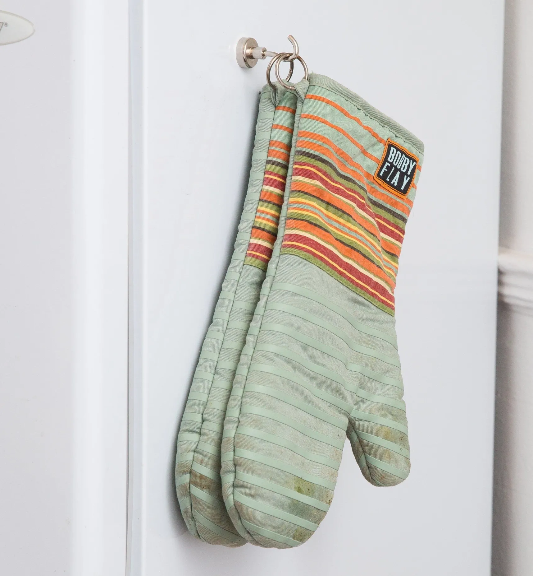 Outlet Magnet-Mounted Hooks Magnets|Magnets