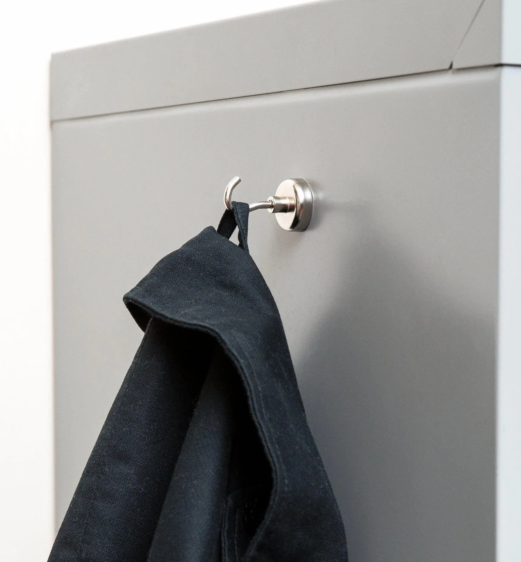Outlet Magnet-Mounted Hooks Magnets|Magnets