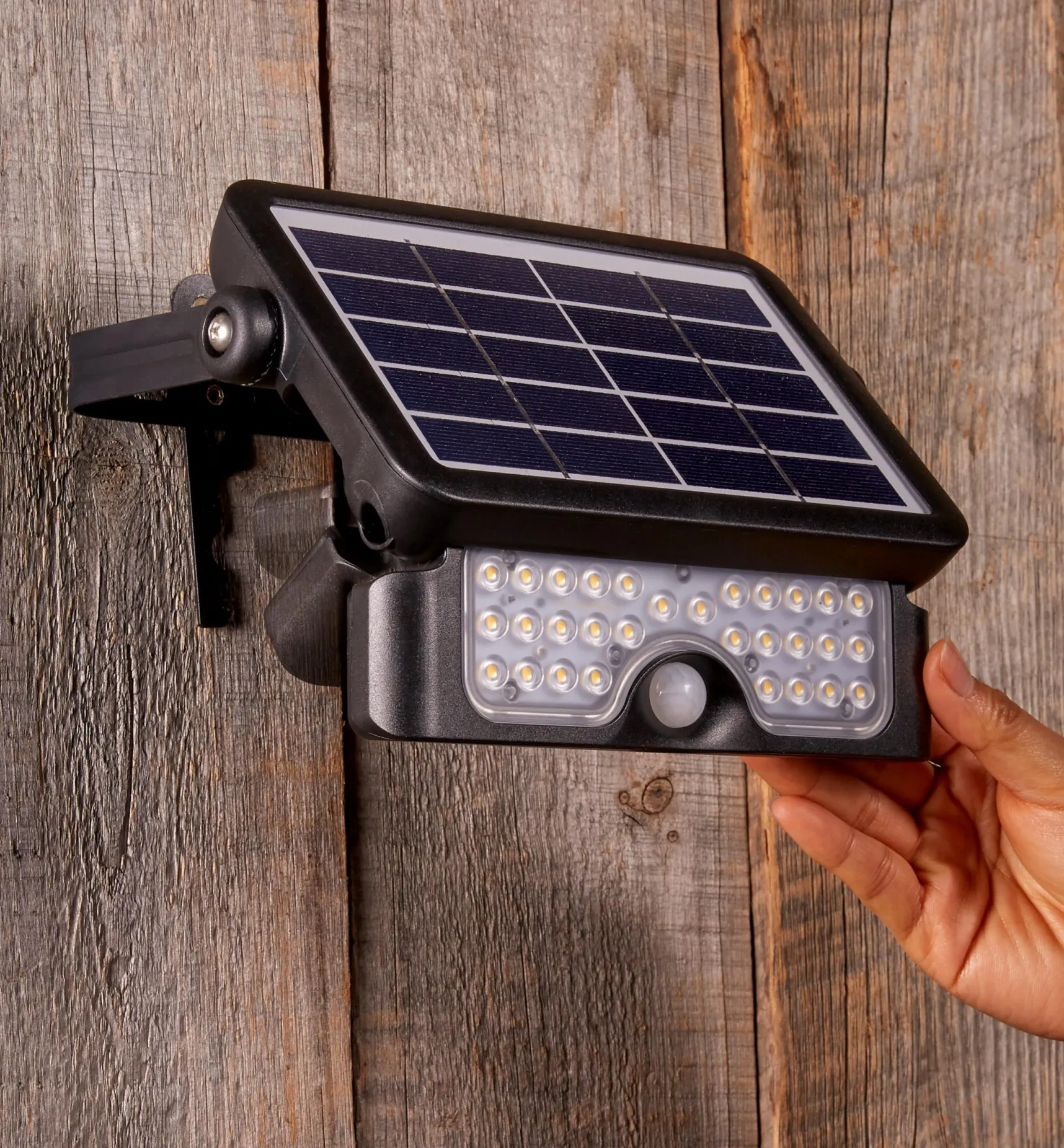 Discount Motion-Sensing Solar LED Floodlight Hardscaping