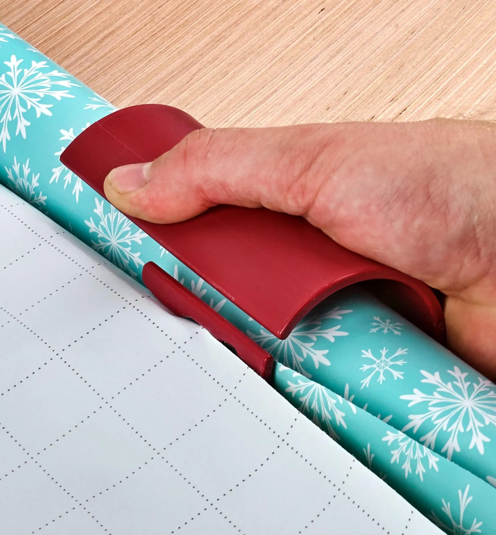 Clearance Sliding Gift-Wrap Cutter Décor