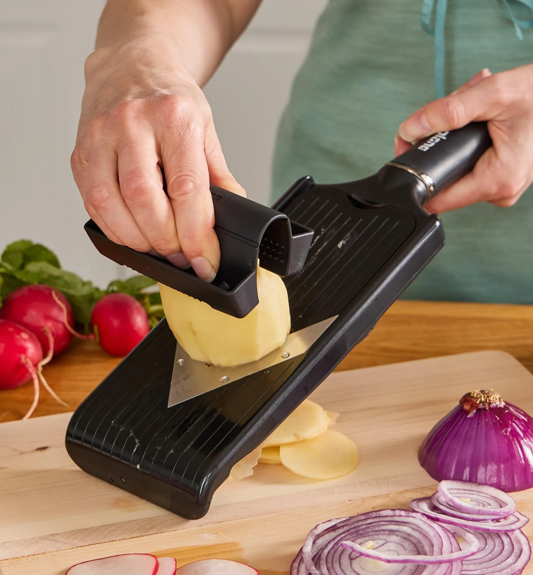 Hot V-Slicer With Julienne Blade Slicers And Mandolines