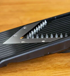 Hot V-Slicer With Julienne Blade Slicers And Mandolines