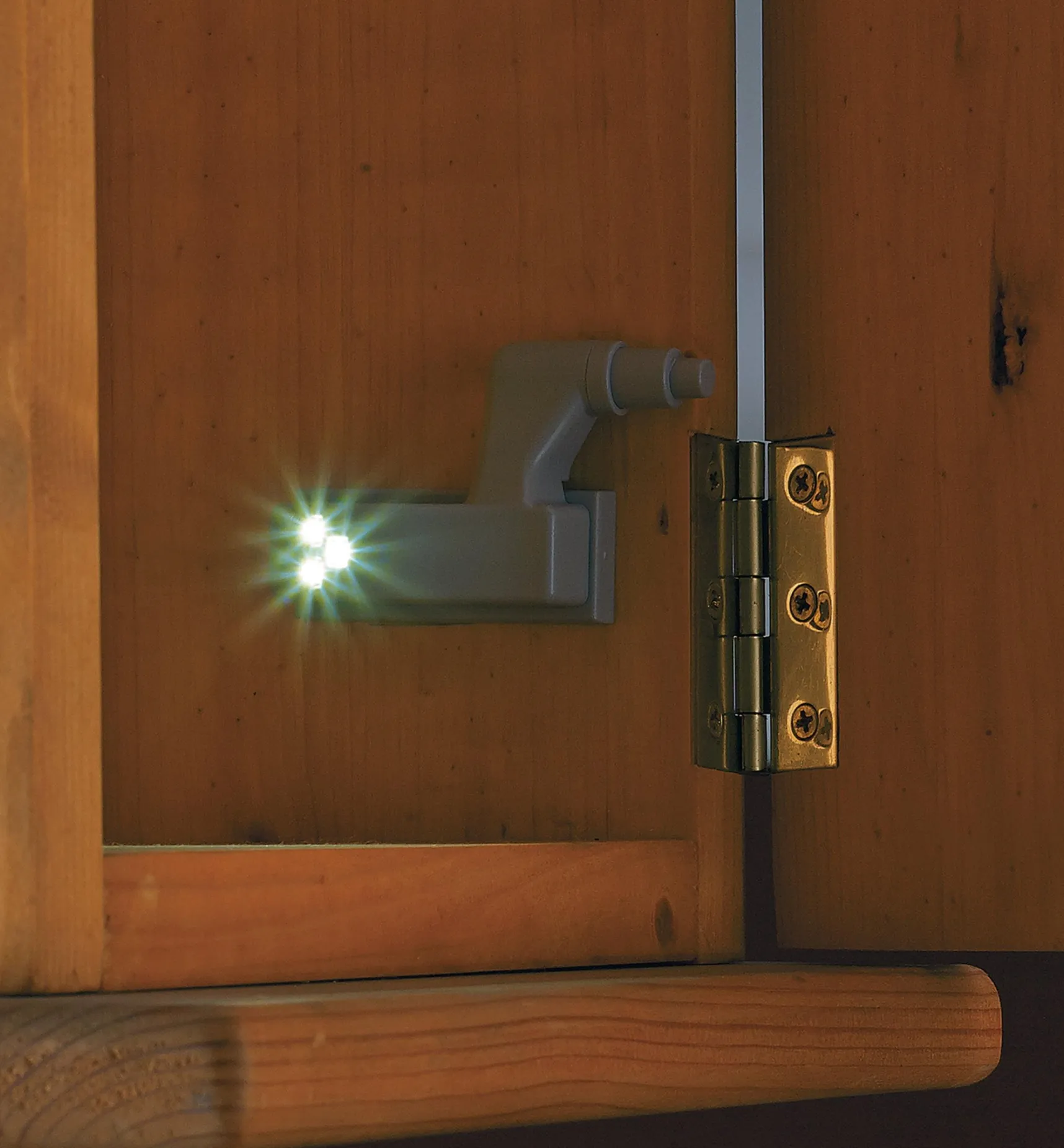 Outlet Wireless Hinge LED Lighting